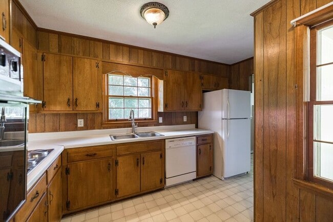 Building Photo - 145 Smithonia Rd