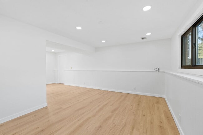 Building Photo - "Charming 4-Bedroom Home with Granite Elegance in Lino Lakes – 2584 Sq Ft of Comfort!"