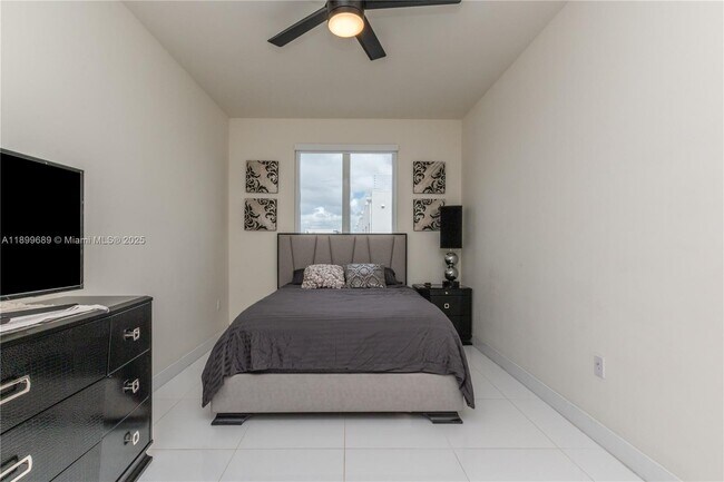 Building Photo - 10245 NW 63rd Terrace