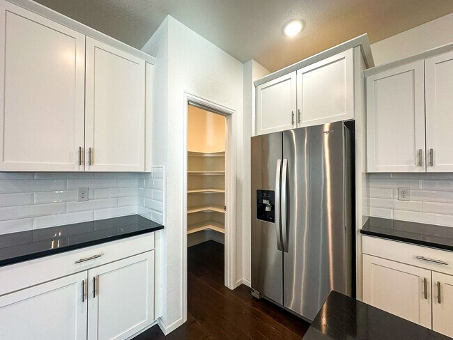 Building Photo - Senderos Creek 3bd paired home