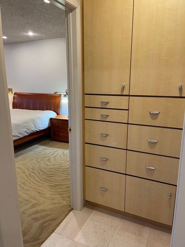 Building Photo - Designer Living in Waterfront Furnished Condo
