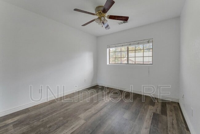 Building Photo - 2433 S Seclusion Ln