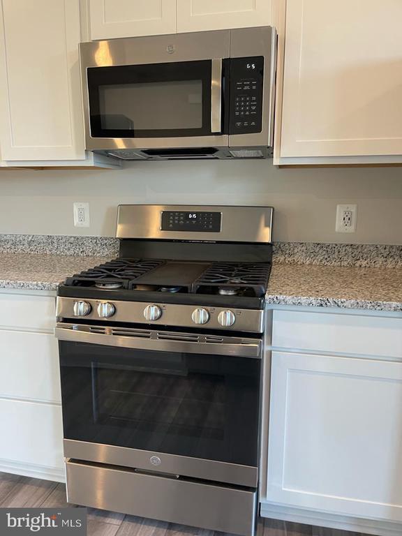 Building Photo - 123 Tye Ct