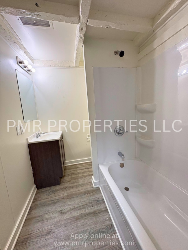 Building Photo - 1 Bedroom/1 Bathroom House