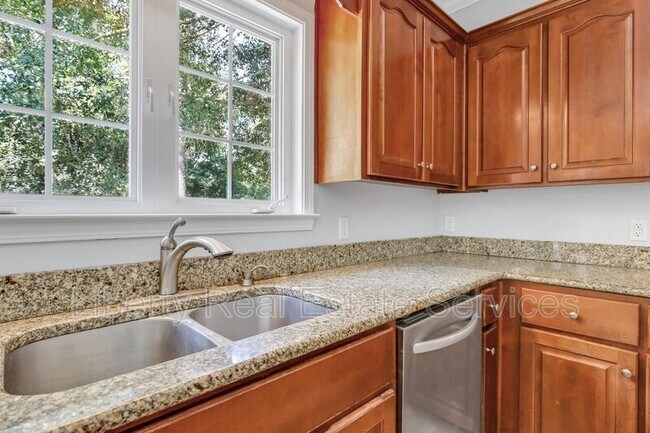 Building Photo - 40 Downie Ct