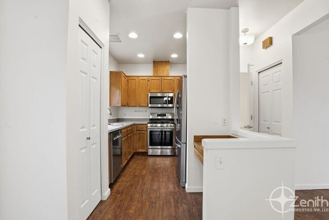 Building Photo - 419 NE 7th Ave