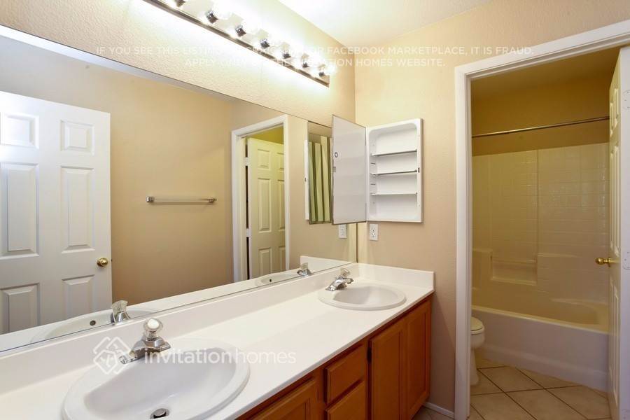 Building Photo - 5910 Red Dawn St