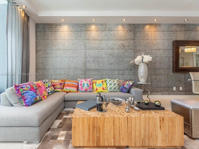 Building Photo - 1300 Brickell Bay Dr