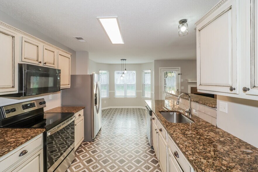 Building Photo - 7427 Fox Creek Dr
