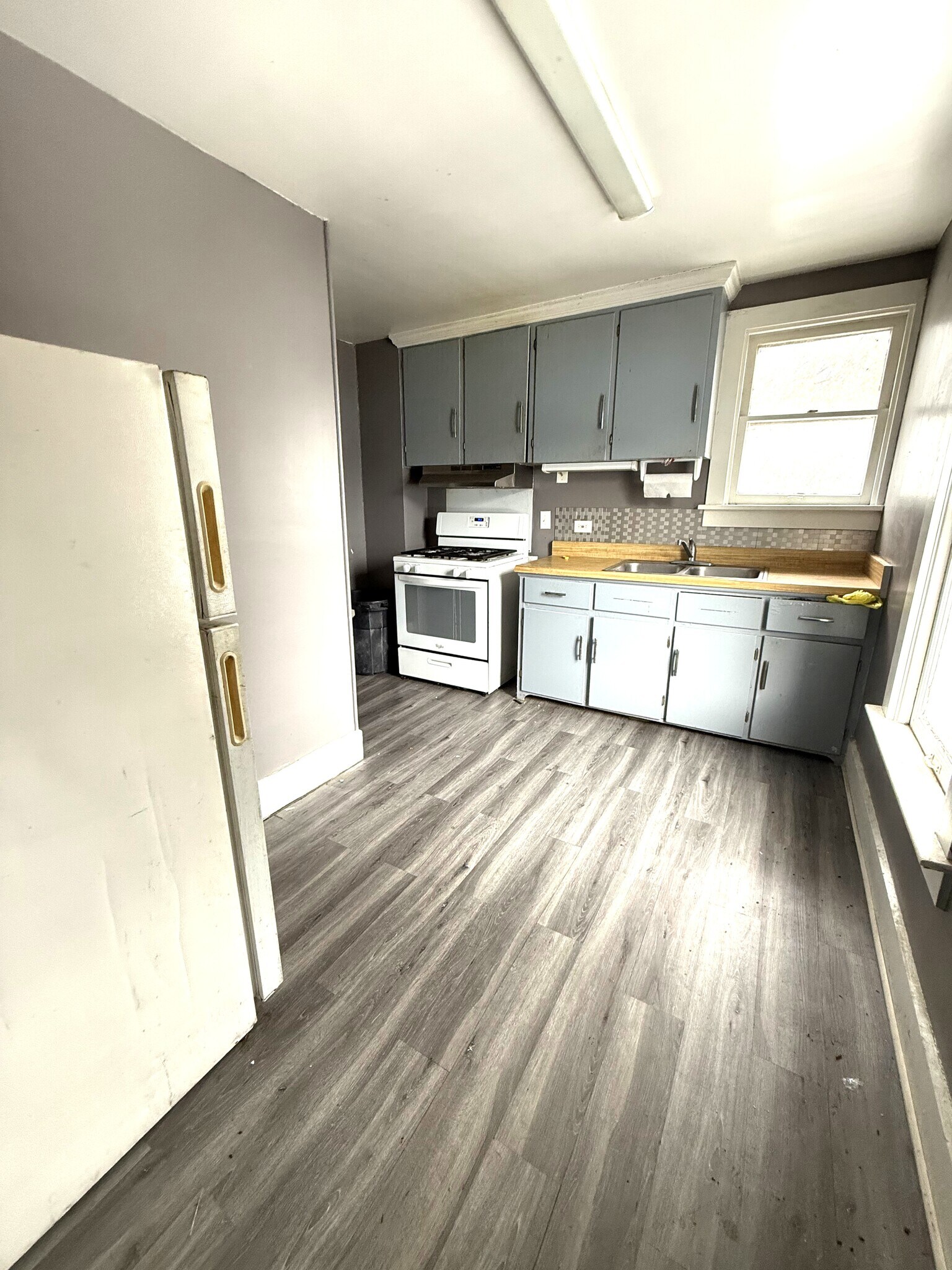 Building Photo - 428 E 27th St