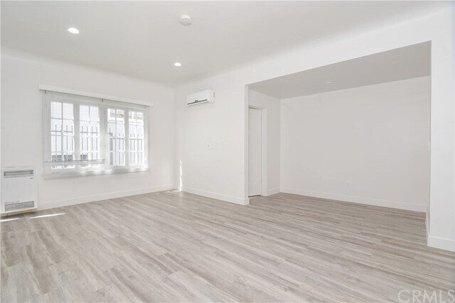 Building Photo - 121 S Elm Dr