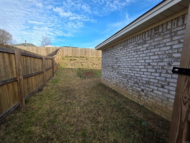 Building Photo - 745 Park Ln