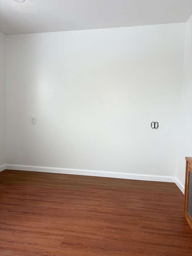 Building Photo - 2237 W 1st St