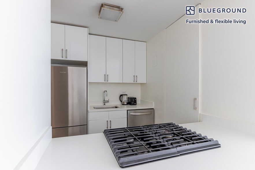 Building Photo - 279 E 44th St