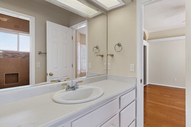Building Photo - 6017 Ojo De Agua Dr