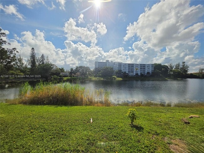 Building Photo - 6509 Racquet Club Dr