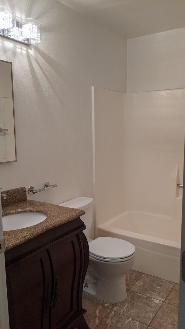 Building Photo - 4bd/2ba House w/ Bonus Kitchenette