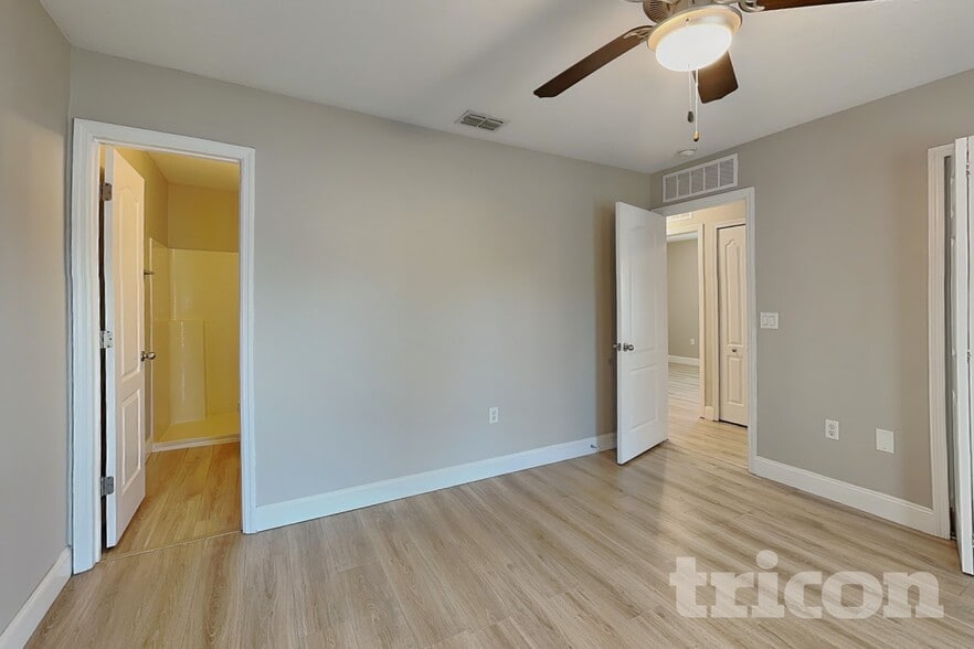 Building Photo - 3506 100th Ct E
