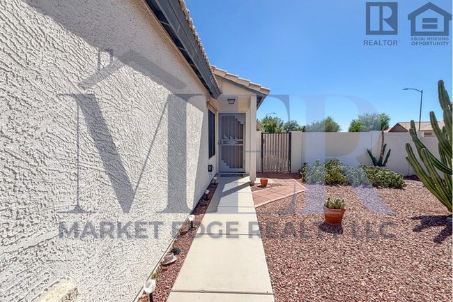 Building Photo - 2Bed/2Bath Home in 55+ Community in Peoria...