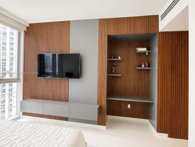 Building Photo - 300 Biscayne Blvd Way