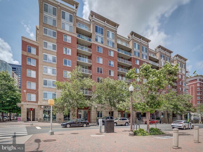 Building Photo - 820 N Pollard St