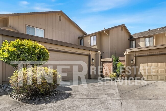 Building Photo - 8708 Bluff Ln