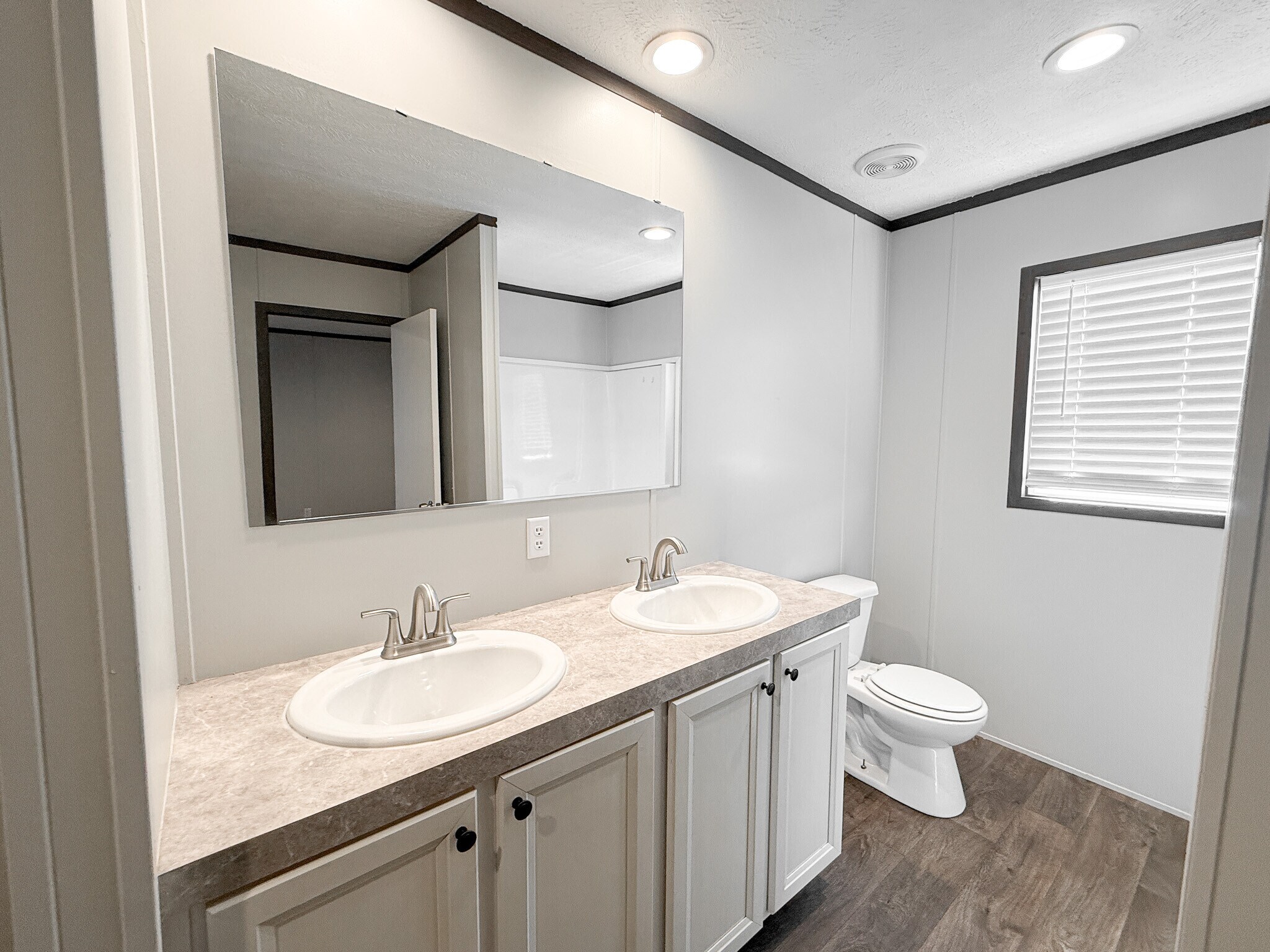 Building Photo - 111 Palomino Dr