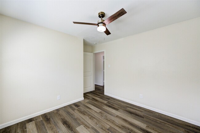 Building Photo - 5317 Crestmont St
