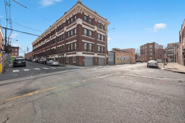 Building Photo - 325 Palisade Ave