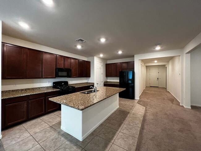Building Photo - 4 Bedroom Home with 3-Car Garage in Gladde...