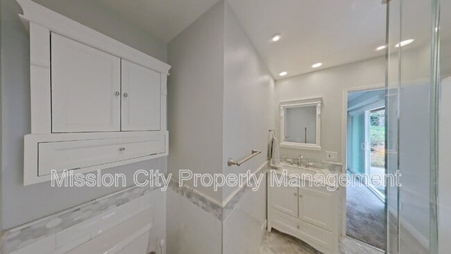 Building Photo - 622 Pine Spring Ln