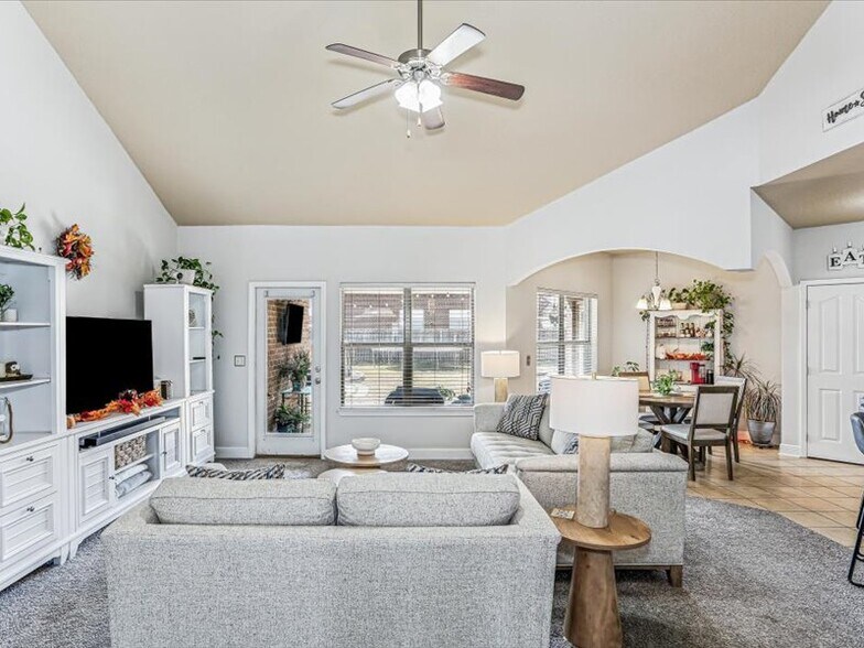 Building Photo - 405 Pendo Pl