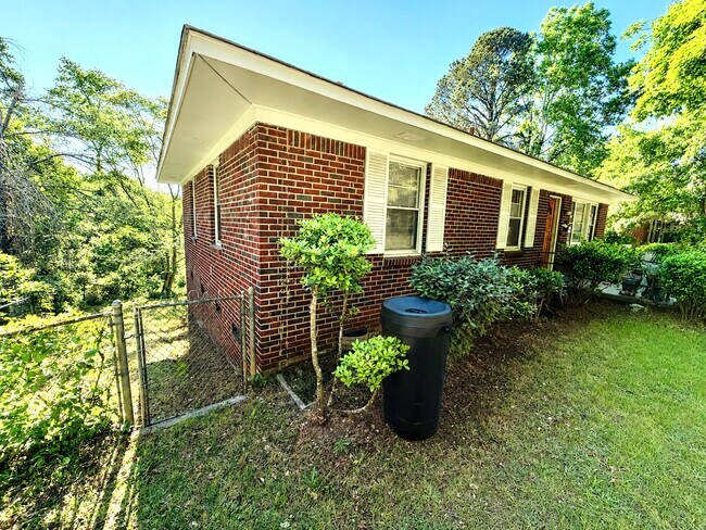 Building Photo - 4816 Dale Dr