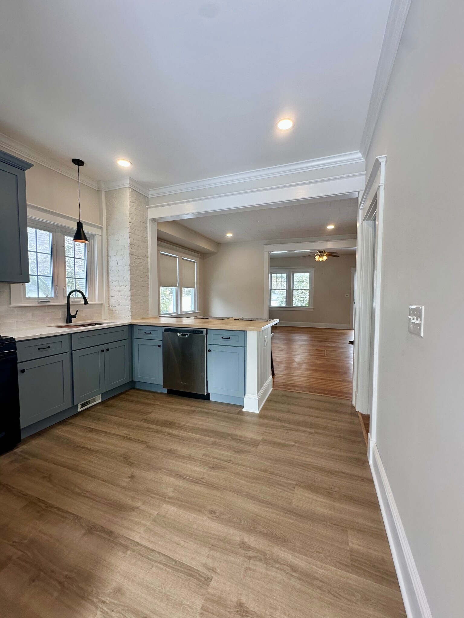 Building Photo - 48 Valley Dr