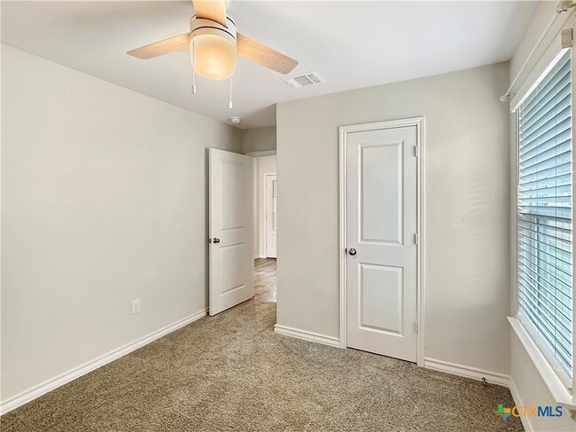 Building Photo - 408 Pebble Creek Run