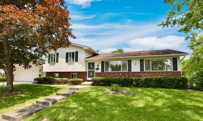 Building Photo - 3150 Vauxhall Dr