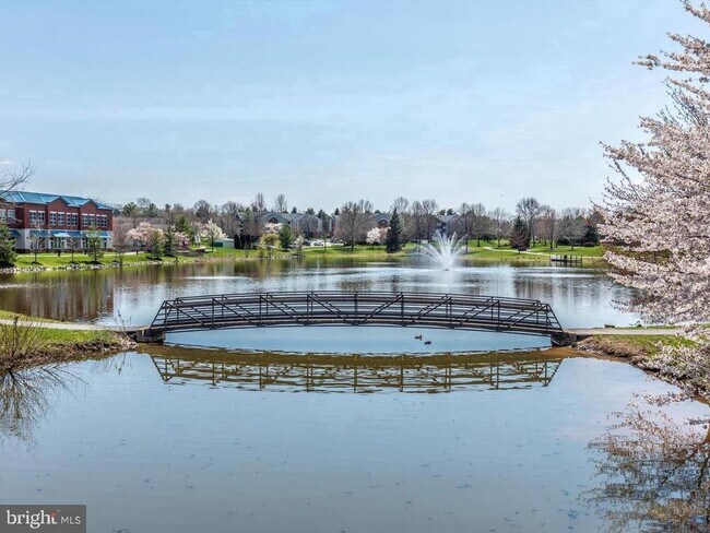 Building Photo - 2601 Emerson Dr