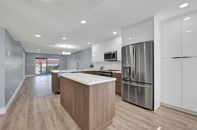 Building Photo - 1351 SW 125th Ave