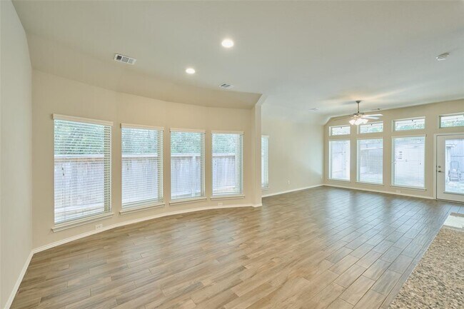 Building Photo - 103 Sunrise Haven Dr