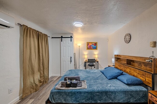 Building Photo - 704 Pacific Ave SW