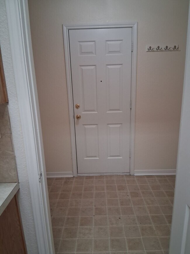 Building Photo - New Carpet & Paint