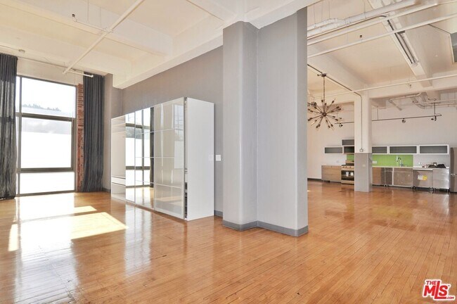 Building Photo - 1850 Industrial St