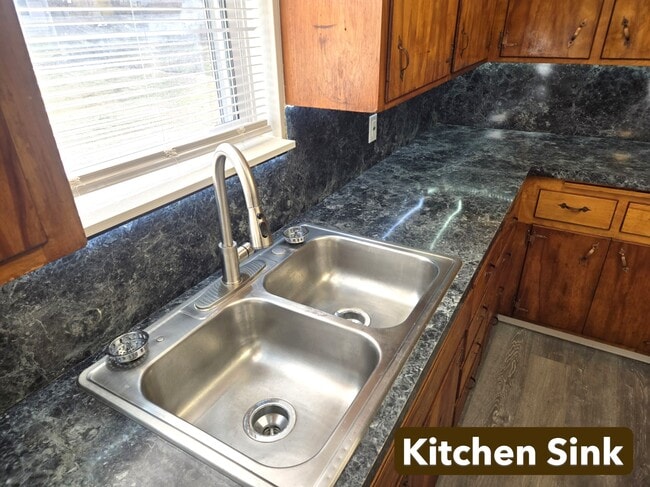 Building Photo - 903 Young St