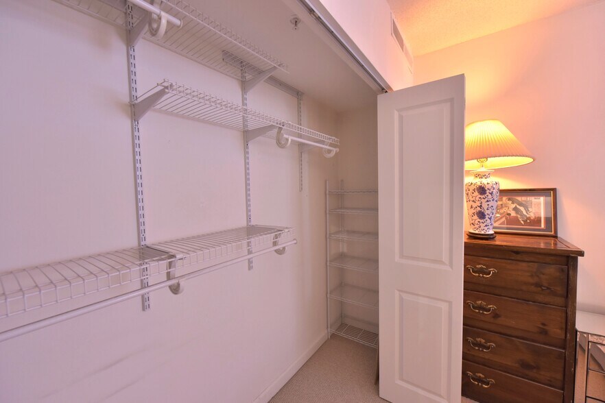 Building Photo - 880 N Pollard St