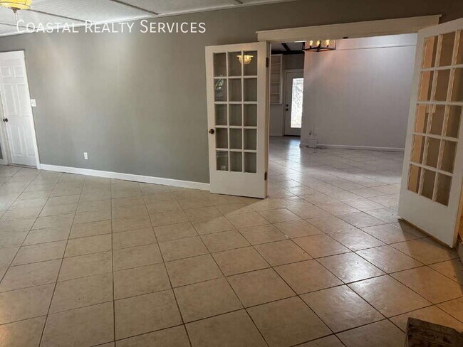 Building Photo - 32 Bay Dr NE