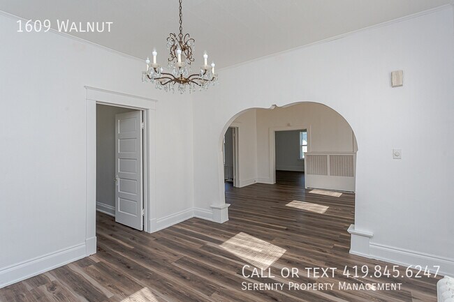 Building Photo - 1609 Walnut-