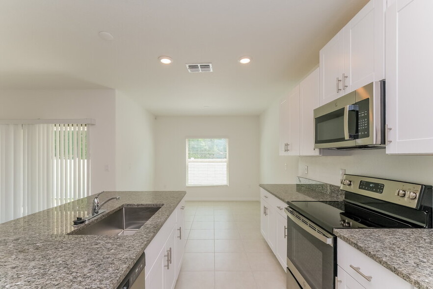Building Photo - 7337 Spring Snowflake Ave