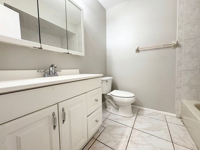 Building Photo - Great 3 BR home ~ Fenced Back Yard ~ A-Rated Oviedo Schools