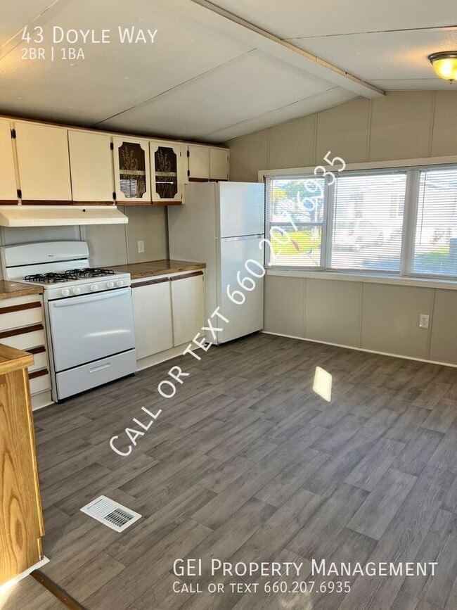 Building Photo - Cozy updated 2 bedroom home! Home Warranty...