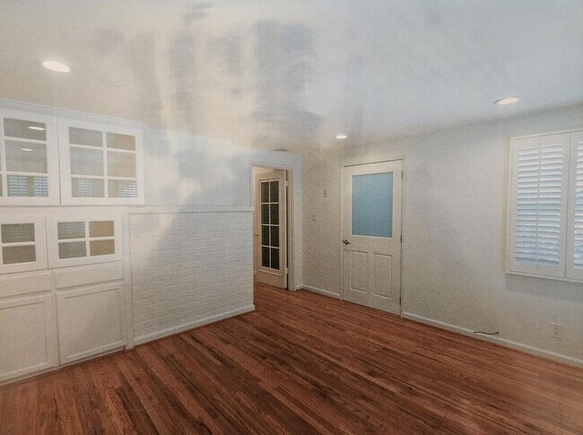 Building Photo - 11861 Laurelwood Dr